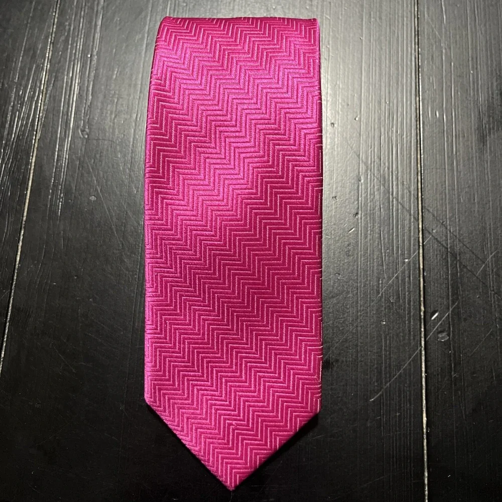 The Tie Bar Boys 100% Silk Necktie Pink Zig-Zag Pattern 3